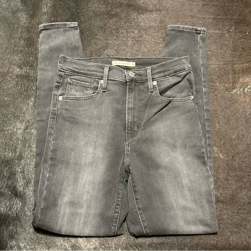 Levi’s® Mile High Super Skinny Jeans in size 28.